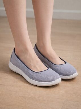 Skechers GOwalk Slip-Ons | Size 10 | Comfy Everyday Shoes 🔥